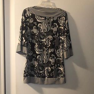 Tunic length small black and white blouse